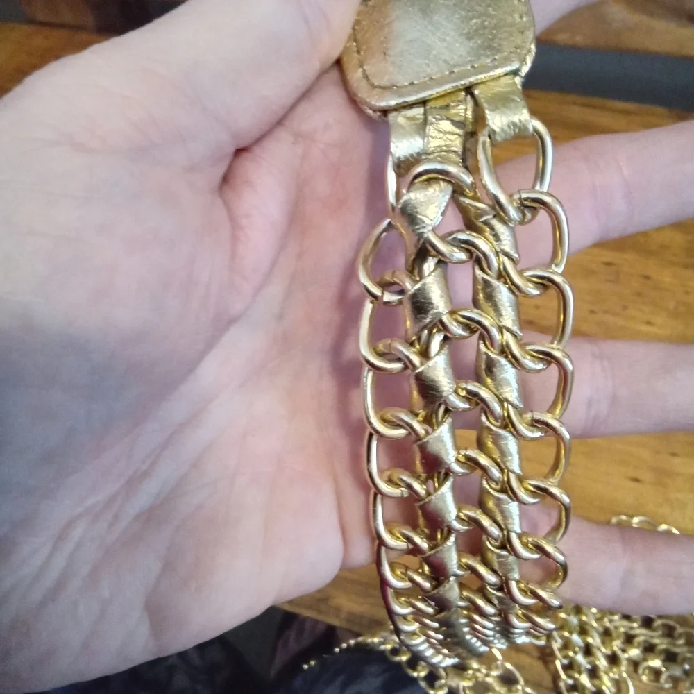Vintage & Beautiful Gold Chain Link Belt And Faux Leather Size M/L 36